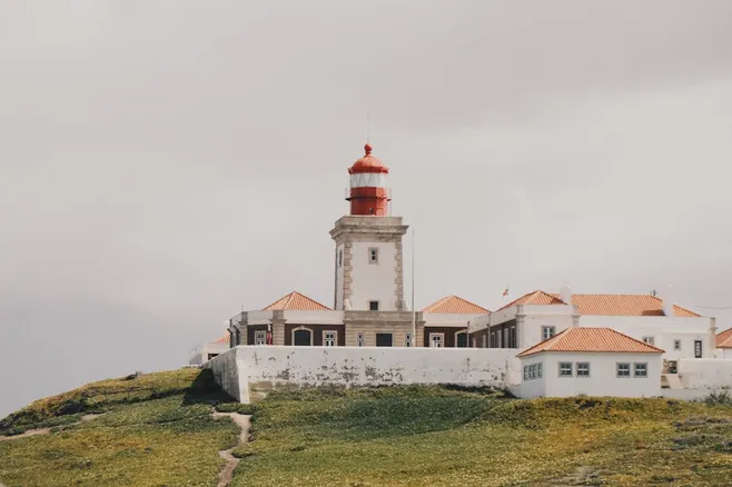 Admirando la majestuosidad de la Capitanía Marítima