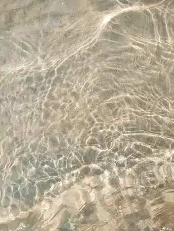 Aguas cristalinas y arena suave