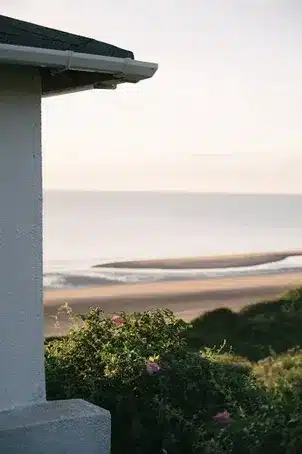 Bergondo: El Pazo de Mariñán y sus jardines al borde del mar