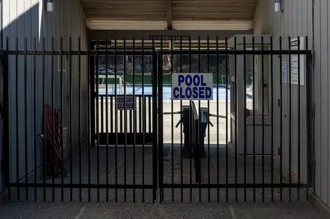 Cierre de la piscina de As Pedreiras en julio y apertura de la piscina de Frigsa todo julio y agosto