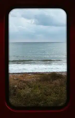 Cómo llegar a la playa de Fortiñón y opciones de transporte público y privado