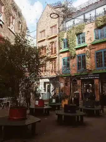 Conclusiones: el encanto único de la Plaza Carlos I