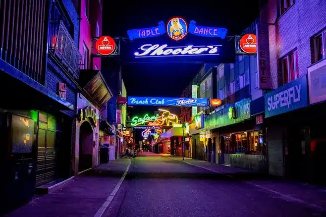 Conoce la vida nocturna en Ourense: bares y discotecas