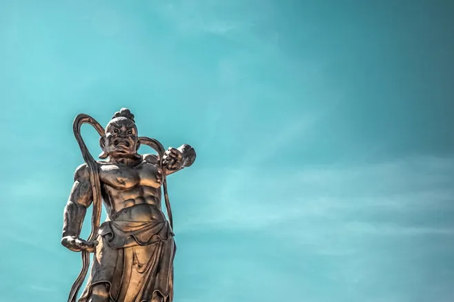 Descripción de la escultura de Rosalía de Castro