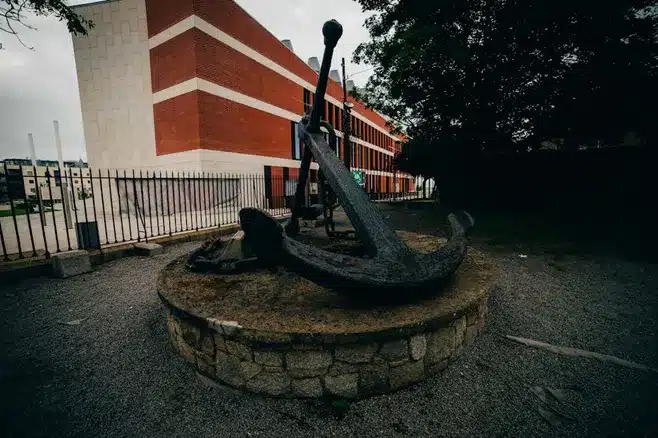 Descripción del monumento de las anclas