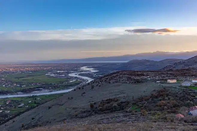 Descubre la belleza natural del valle del río Navea
