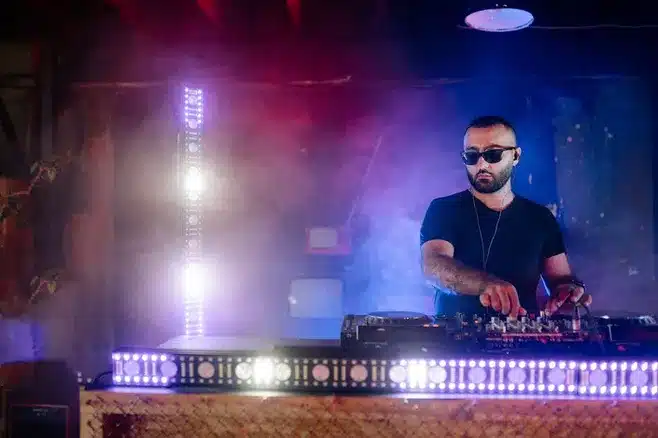 Encuentra la música y DJ en vivo en los clubes nocturnos de Vigo