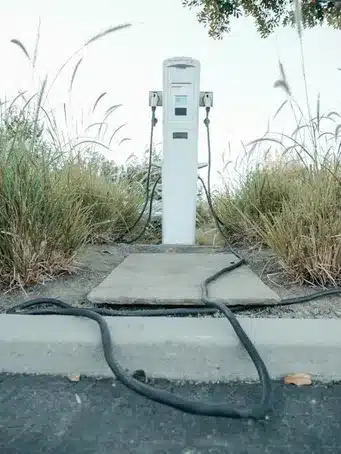 Espacios verdes y plazas de recarga eléctrica