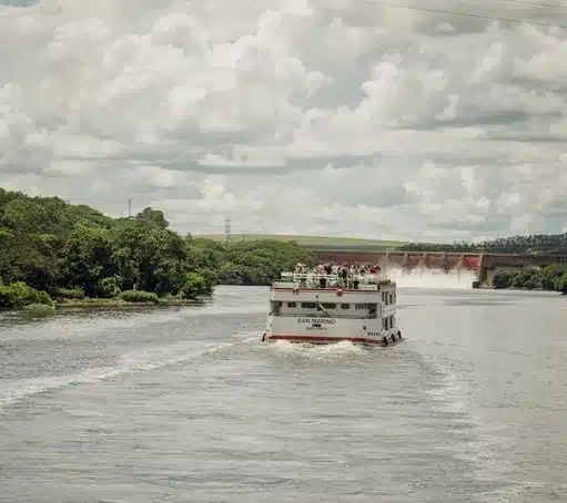Excursiones y paseos en barco por los ríos Miño y Sil