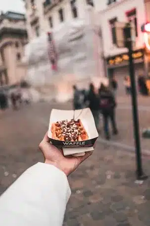 Gastronomía y sabores locales cerca de la Plaza de los Suaves