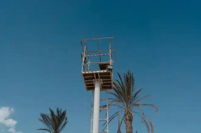 Horarios y servicios de socorrismo en la Playa de Rodas