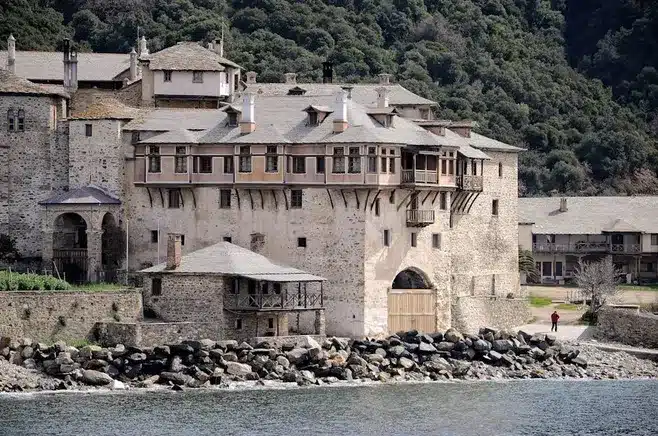 La historia y encanto del monasterio de Santo Estevo de Ribas de Sil