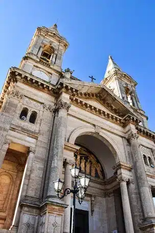 Las modificaciones en la fachada de la iglesia en 1880