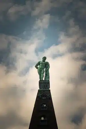 Leyendas y mitología asociadas a la Torre de Hércules