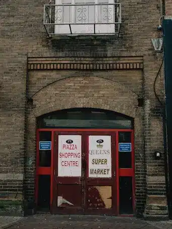 O Calvario: Un centro comercial en el barrio de Lavadores