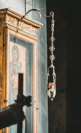 Praça da Soedade: Descubre la antigua iglesia gótica de San Francisco, ahora conocida como San Pedro, y el Museo Provincial con fascinantes elementos romanos y colecciones de ourivesaria y elementos paleocristianos.