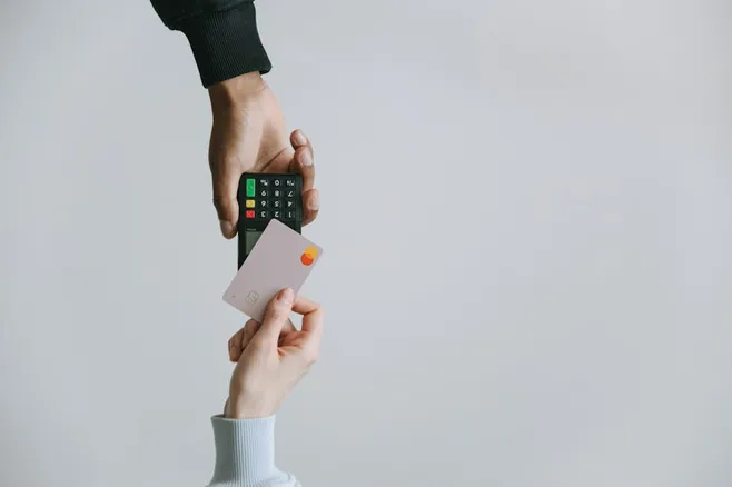Proceso de solicitud y requisitos para acceder a una plaza