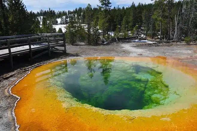 Propiedades del agua: temperatura y mineralización débil y alcalina
