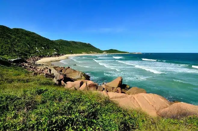 Santa Cristina: Una playa paradisíaca en la Ría da Coruña