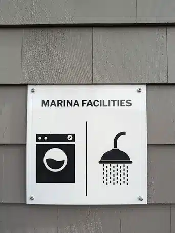 Servicios y comodidades disponibles en el puerto