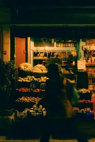 Subastas nocturnas: un frenético espectáculo de compra y venta