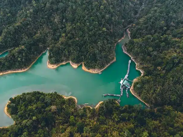 Ubicación de la laguna y el monte de Louro