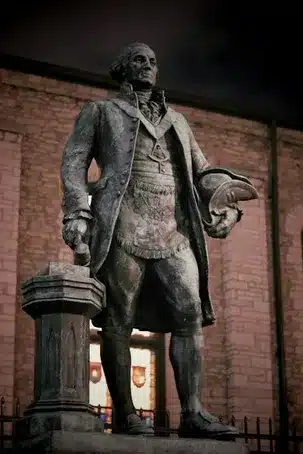 Visita los emblemáticos monumentos Kiosco Alfonso y Casino Atlántico
